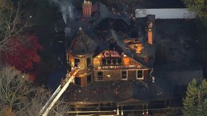 Cinco personas murieron tras voraz incendio en una casa de Long Island