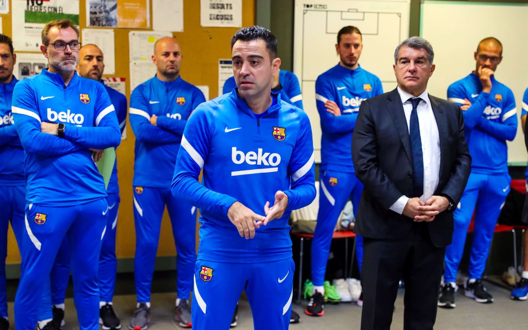 Xavi dirige su primer entrenamiento con el Barcelona (IMÁGENES)