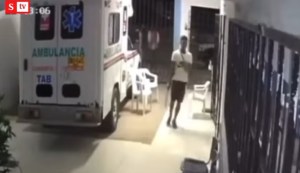 Hombres con machete entran a un hospital para atacar a pacientes (Video)