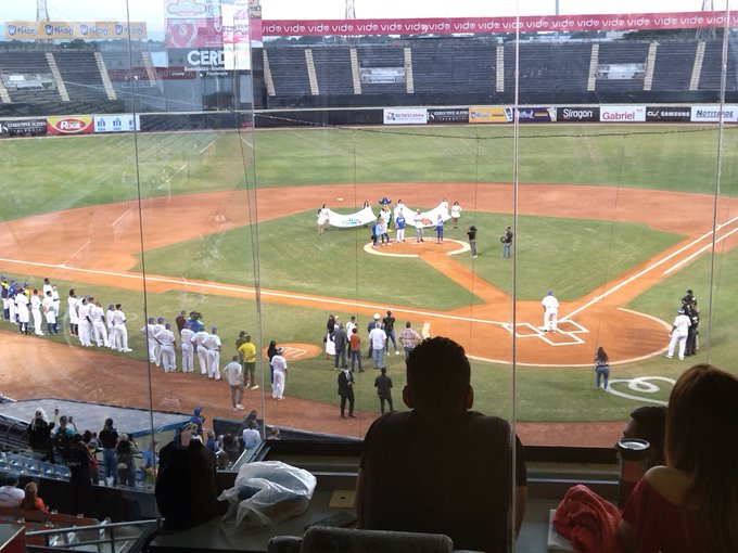 Yulimar Rojas realizó el primer lanzamiento en el segundo juego entre Magallanes y Leones  (VIDEO)