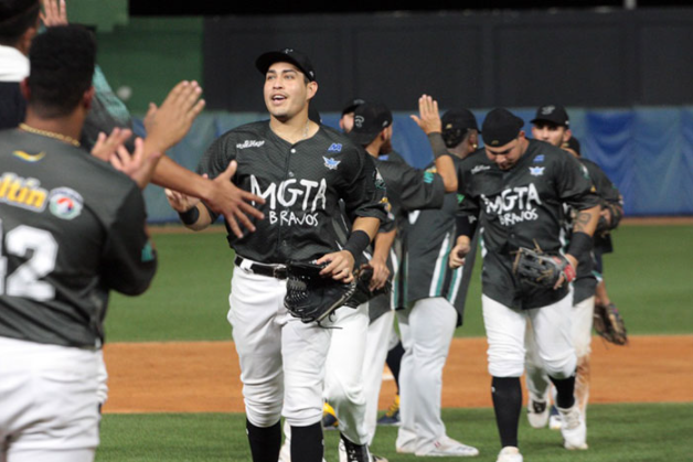 Bravos barrieron a Cardenales en doble tanda para asaltar el primer lugar