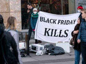 Motín contra el Black Friday: El movimiento “no compres nada” vende cada vez más en EEUU