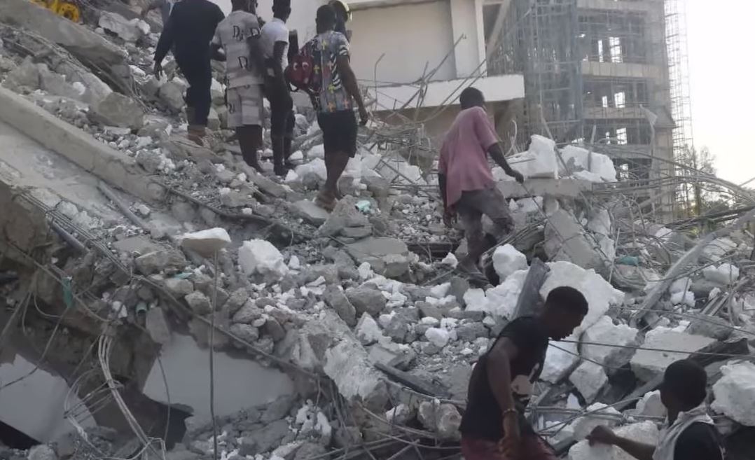 VIDEOS: Rascacielos en construcción colapsó en Nigeria y dejó saldo indefinido de víctimas