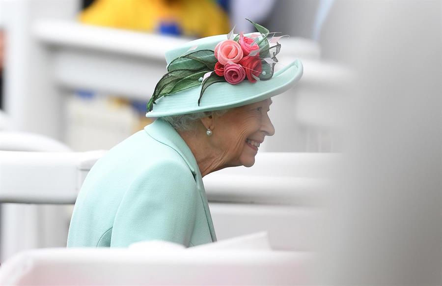 La reina Isabel II suspende sus compromisos debido a síntomas “leves” de coronavirus este #22Feb