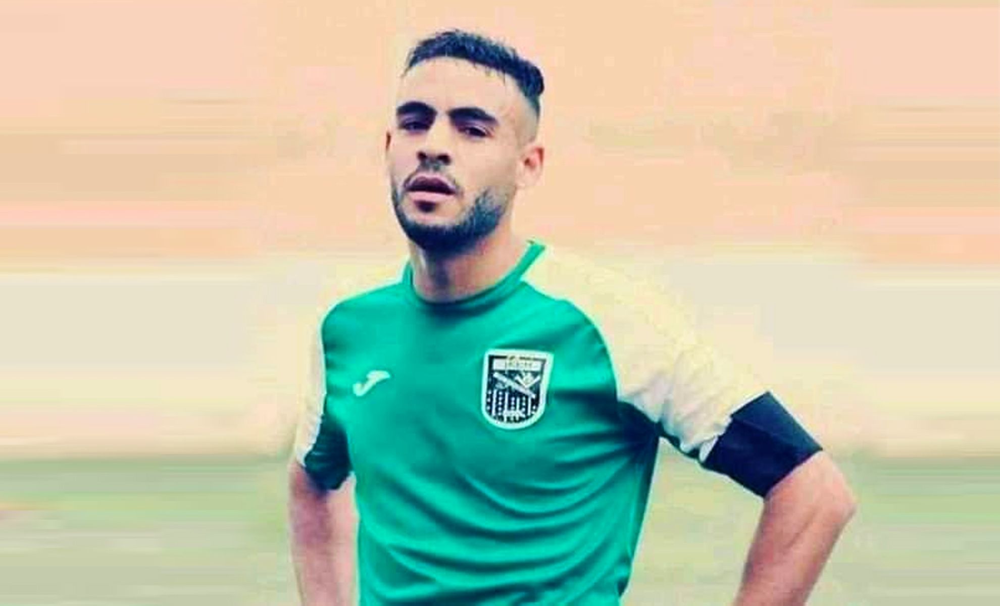 Futbolista murió por un golpe en la cabeza en pleno partido en Argelia
