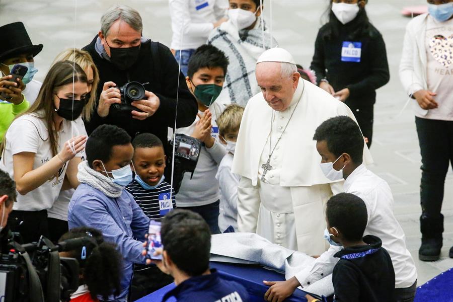 El papa Francisco expresó su cercanía a los filipinos damnificados por el tifón