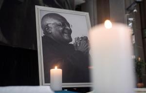El papa Francisco recuerda el trabajo de Desmond Tutu para la igualdad racial en su Sudáfrica