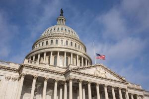 Cámara Baja de EEUU aprobó iniciativa para evitar el cierre de Gobierno