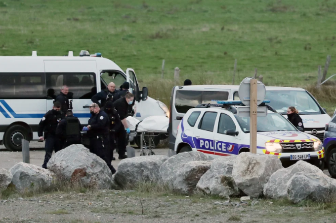 Atentado fallido en Francia: Mujer quiso arrollar varios vehículos al grito de “Alá es grande”