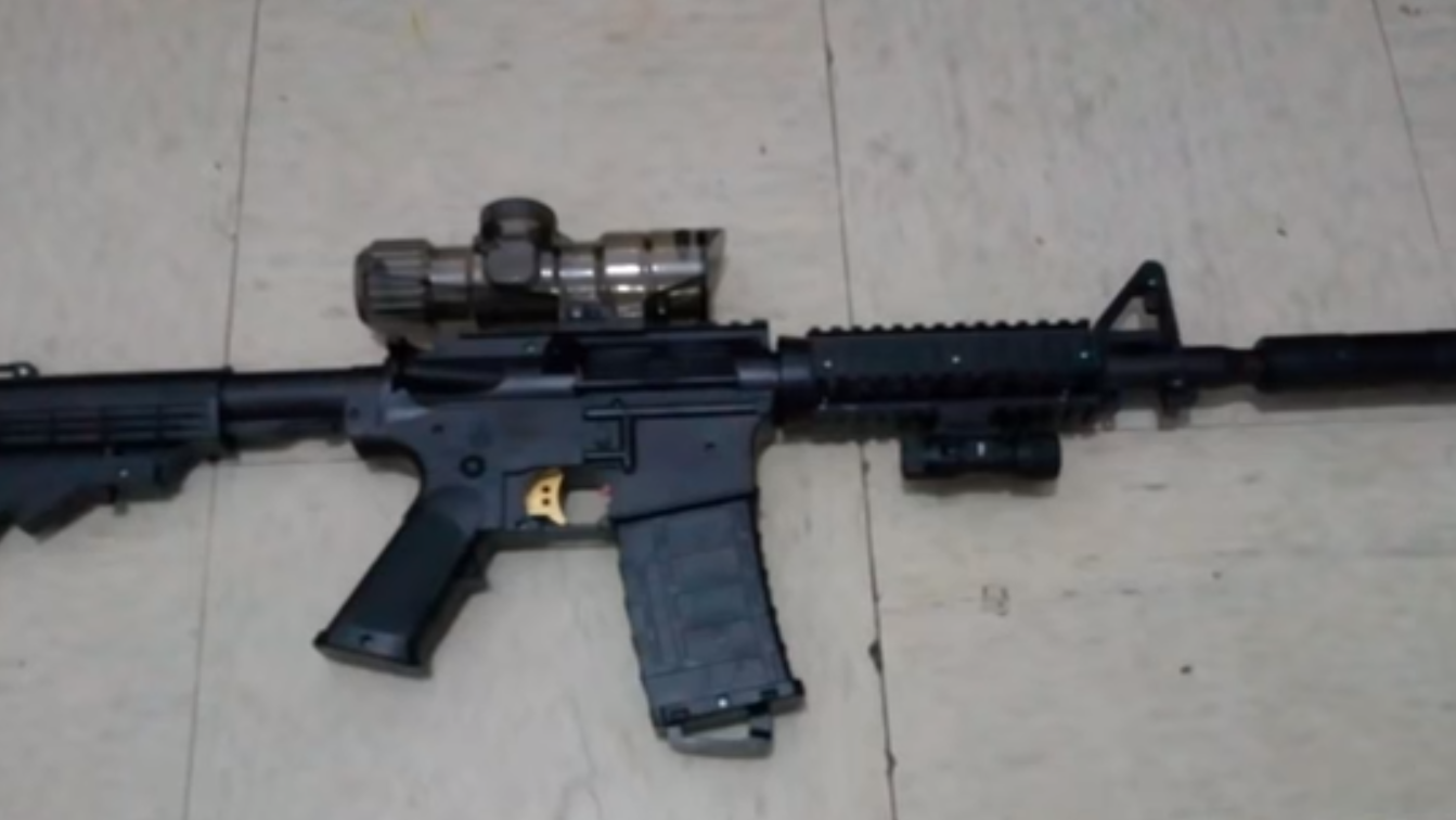 Adolescente arrestado en Florida por disparar contra niña con rifle de hidrogel