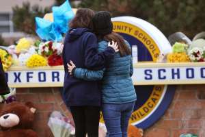 Tras casi dos meses del fatal tiroteo, secundaria de Oxford reabre sus puertas
