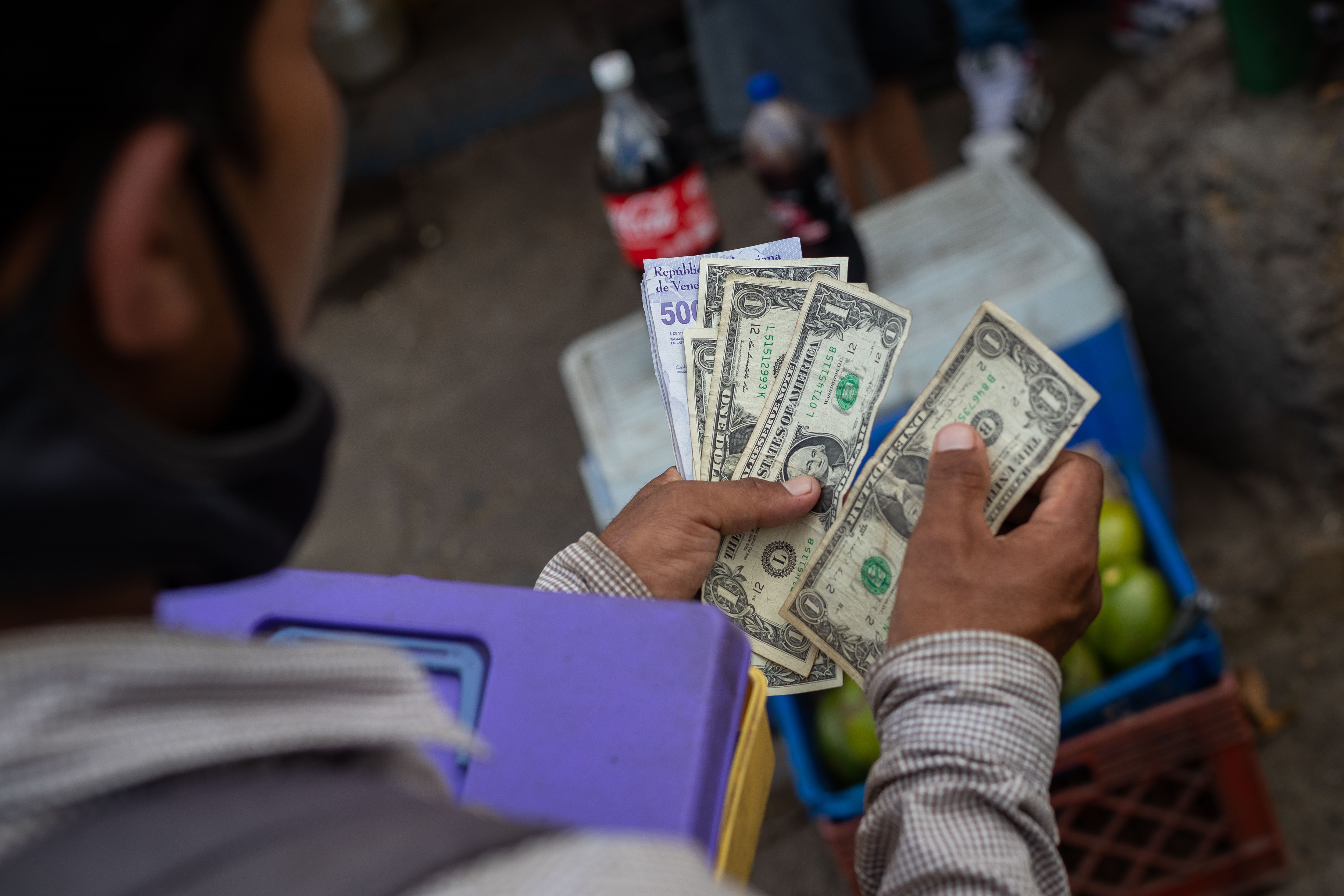 El 99% de los precios en Caracas están marcados en dólares, según el OVF
