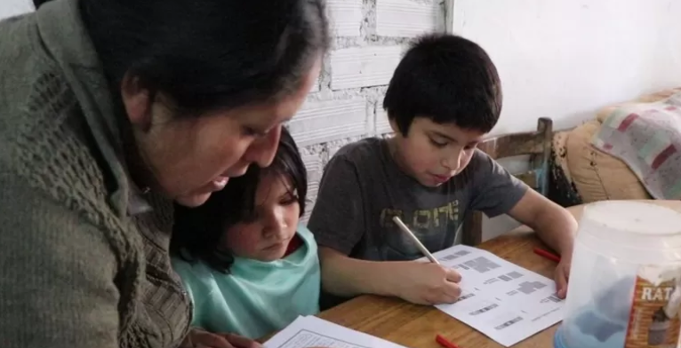 “Extraño a mi madre”: el drama de los niños huérfanos por coronavirus en Perú