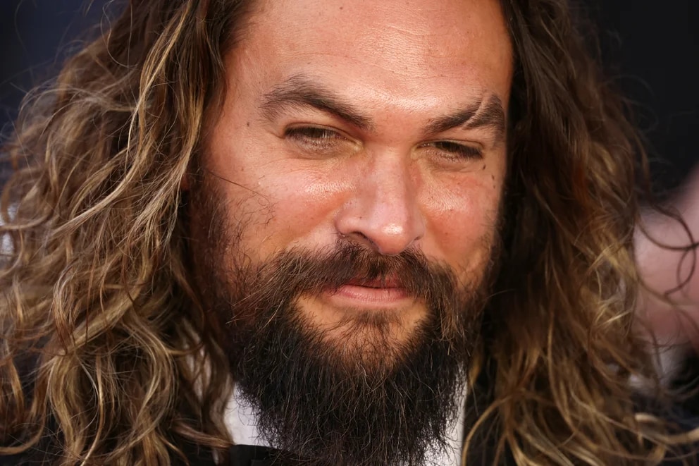 ¡Sorprendió a TODOS! Jason Momoa, se rapó la cabeza por una poderosa causa (Video)