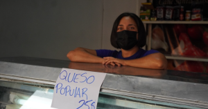 “Muchos días a la semana no duermo”: venezolanos tienen hasta tres trabajos para sobrevivir (Video)