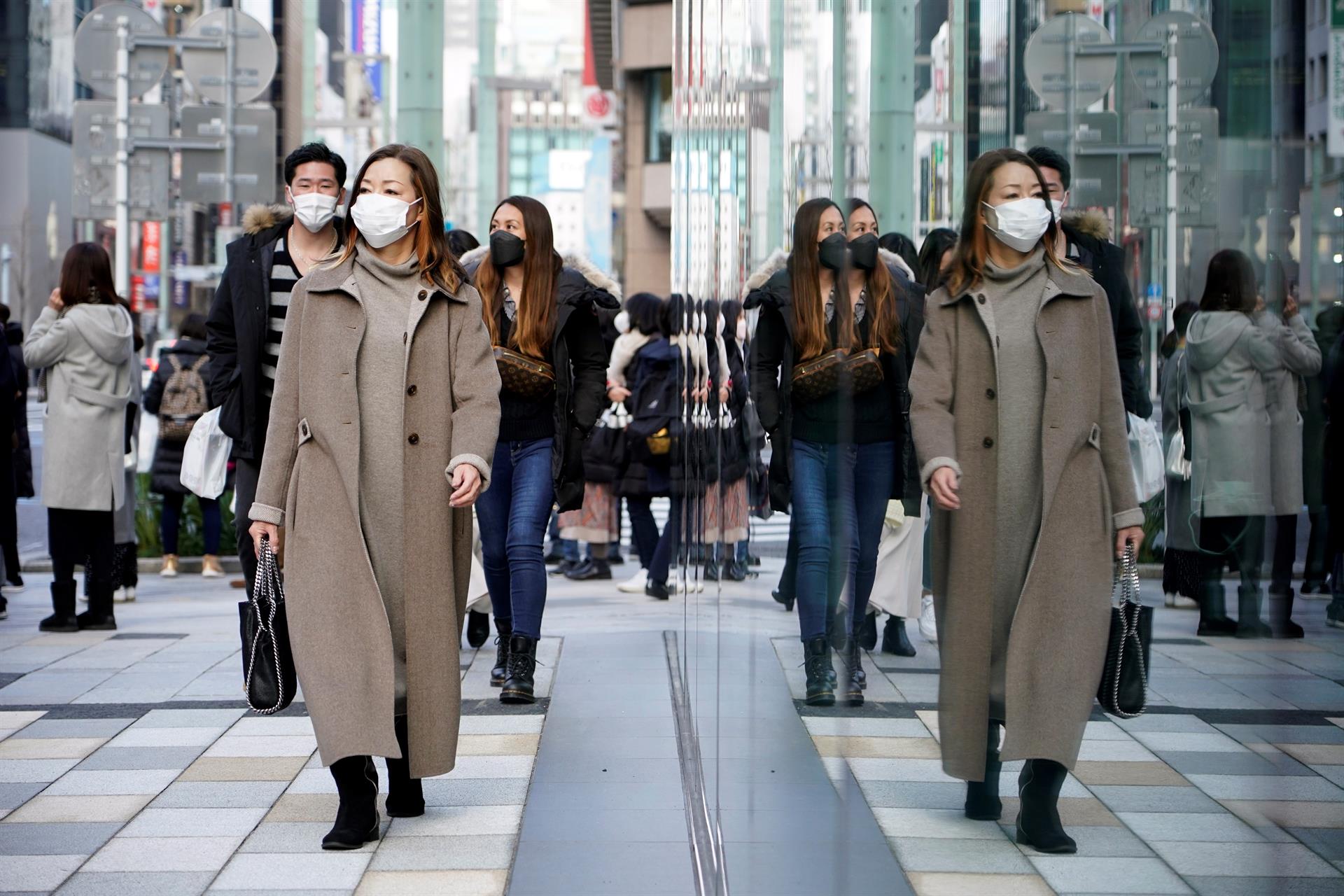 Japón amplía las restricciones a más regiones ante el continuo auge del virus