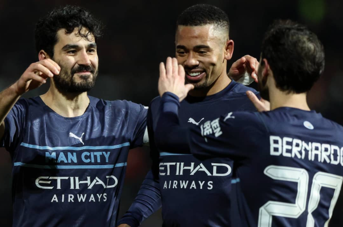 Manchester City cumplió en la FA Cup con goleada al Swindon Town