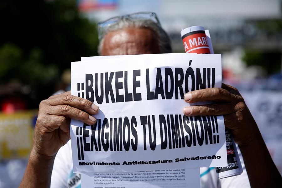 HRW: Bukele y sus aliados “socavaron” la democracia en El Salvador en 2021