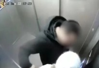 La brutal golpiza de un hombre a un acosador que intentó abusar de su hija de 15 años en un ascensor (VIDEO)