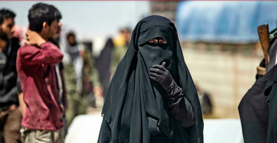 Mujer de Estado Islámico será juzgada en Suecia por usar a su hijo como niño soldado