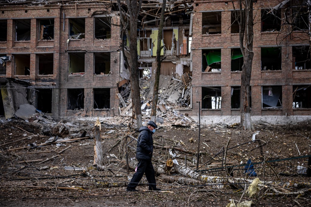 Tensión en Kiev: la capital resiste el asedio de las tropas rusas en el quinto día de conflicto