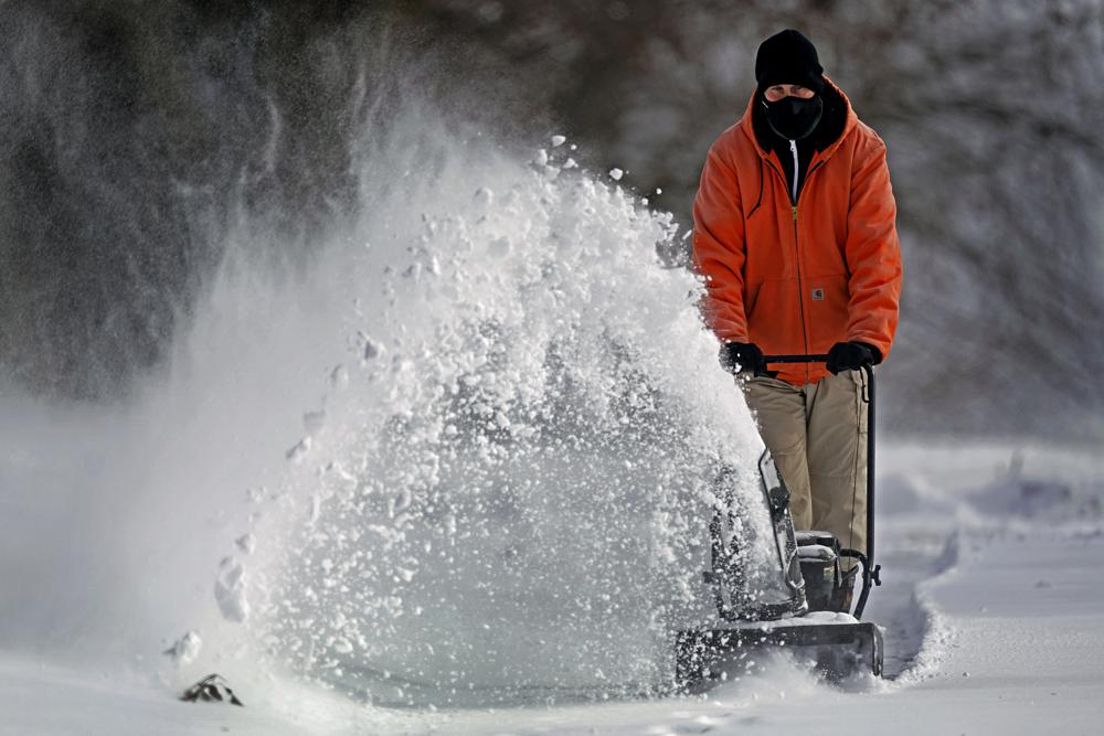 Fuerte tormenta invernal deja hasta 22 pulgadas de nieve en la zona centro oeste de EEUU (Video)