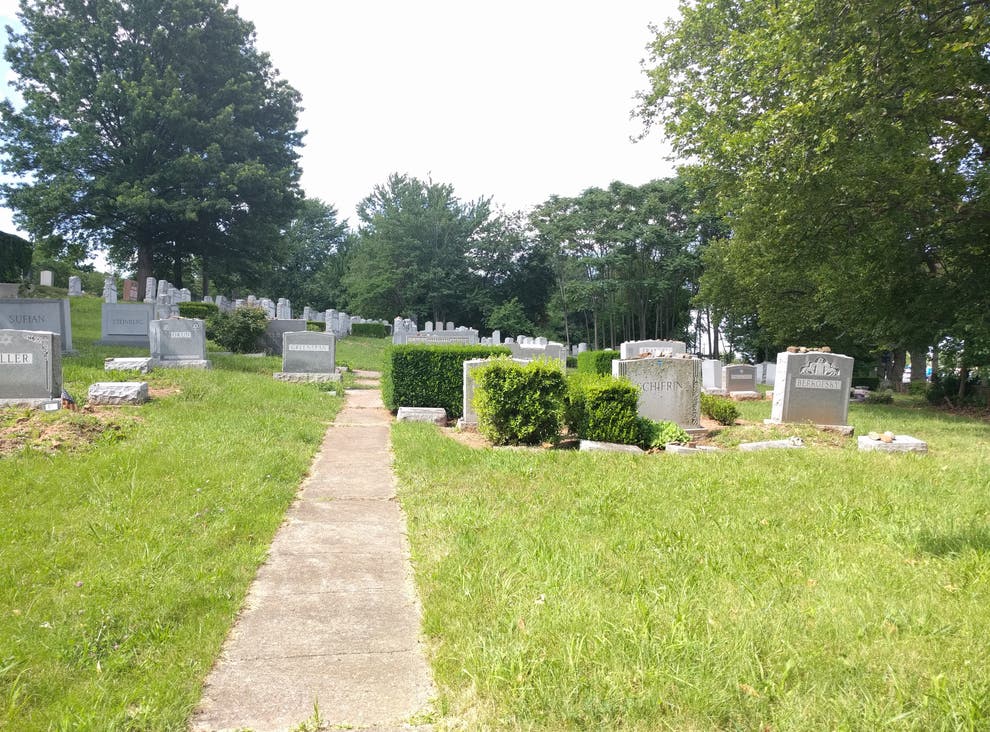 Mujer murió aplastada por una lápida en cementerio de Nueva York