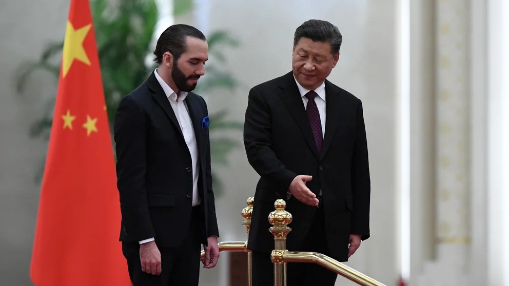 El cuento chino de Nayib Bukele: el acercamiento a Pekín mientras la relación con Washington está congelada