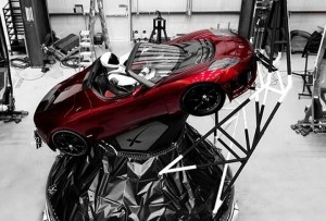 Dónde está el Tesla conducido por un muñeco de astronauta que Elon Musk envió al espacio