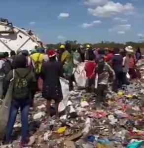 Venezolanos desplazados por conflicto armado comen de la basura en vertedero de Puerto Carreño (FOTOS)