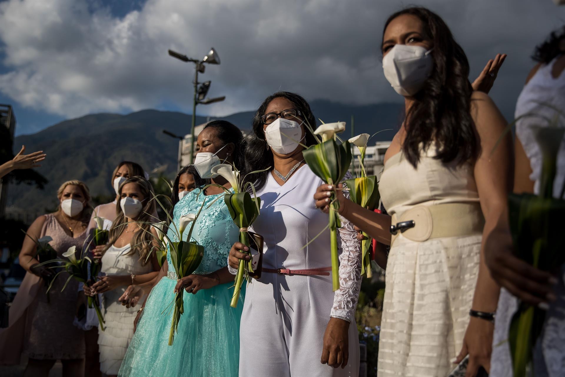 Caraqueños celebran el amor con boda múltiple en la Plaza Altamira