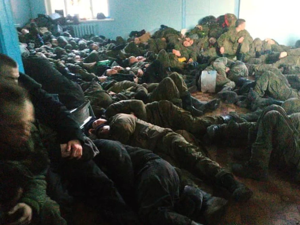 FOTOS de las tropas rusas que no la pasan bien en la frontera con Ucrania