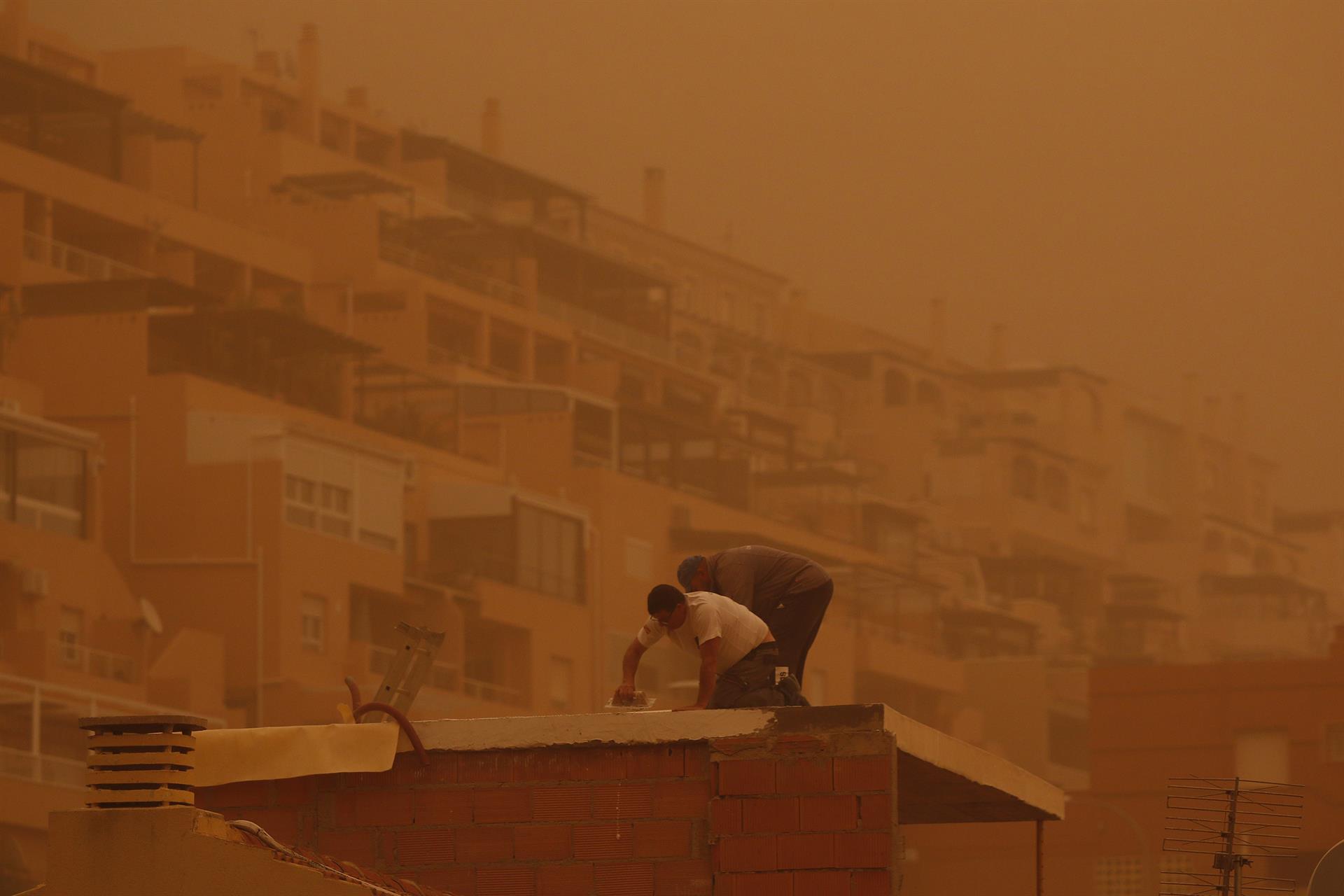 EN FOTOS: “Lluvia de sangre”, la nube de polvo rojo del Sahara cubre los cielos en toda Europa