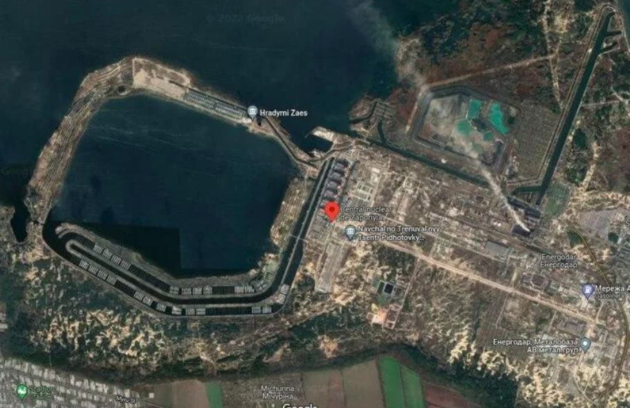 La central nuclear de Zaporiyia desconectó su último reactor tras nuevos bombardeos rusos