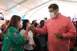 “La mujer tiene la tarea de parir”: Maduro derrochó machismo en un “encuentro feminista”