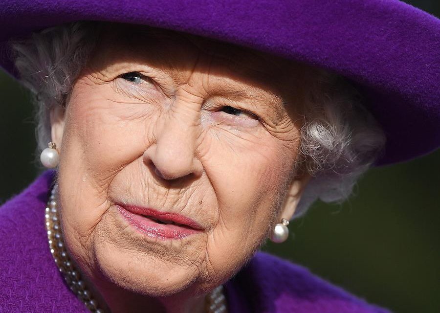 La reina Isabel II agradeció por la plantación de árboles por los 70 años de su reinado