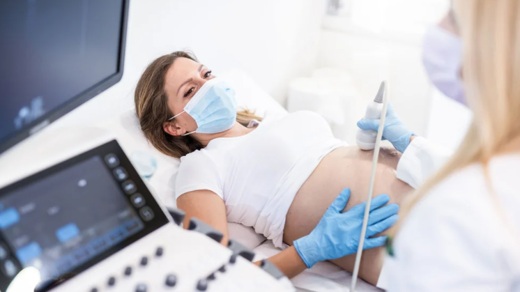 ¿Puede la madre transmitir el Covid-19 al bebé en el embarazo?: lo que se sabe hasta ahora