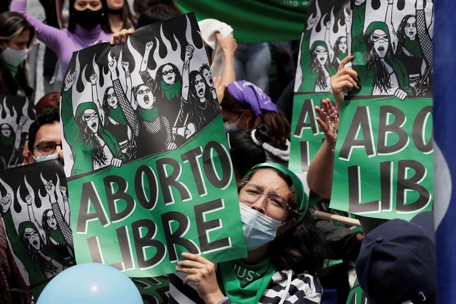 La “ola verde” del aborto arrasa en Latinoamérica mientras retrocede en EEUU