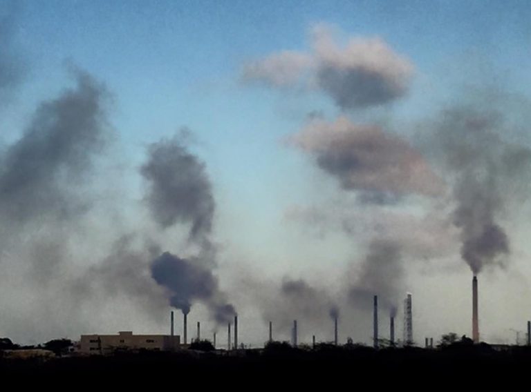 Riesgo de daño ambiental entorpecerá la reapertura de la refinería de Curazao
