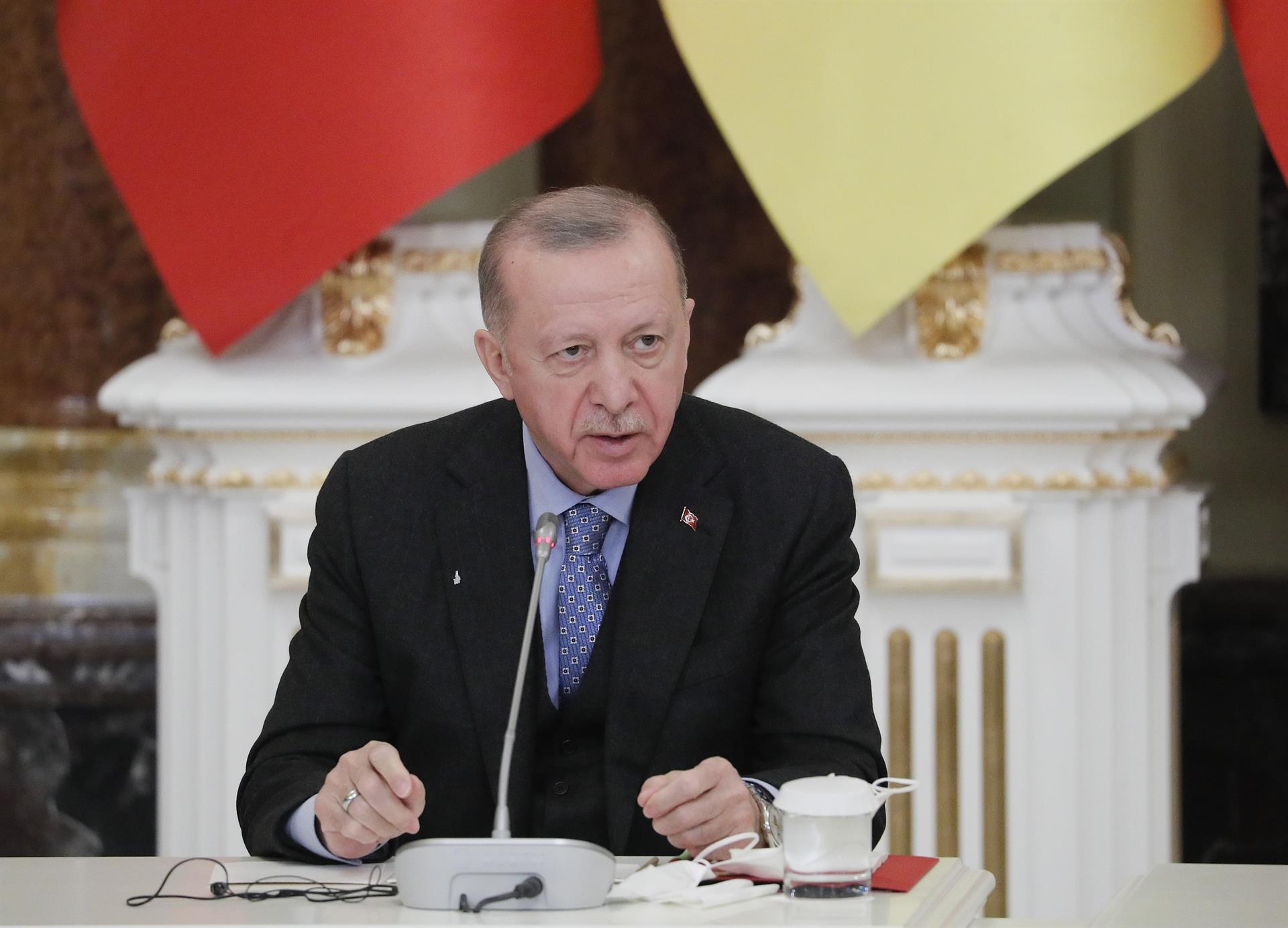 Erdogan amenaza a Grecia con una acción militar repentina