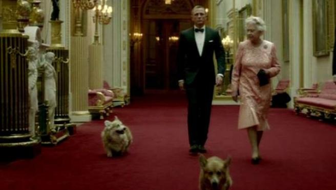 La condición que puso Isabel II para participar con James Bond en la inauguración de Londres 2012