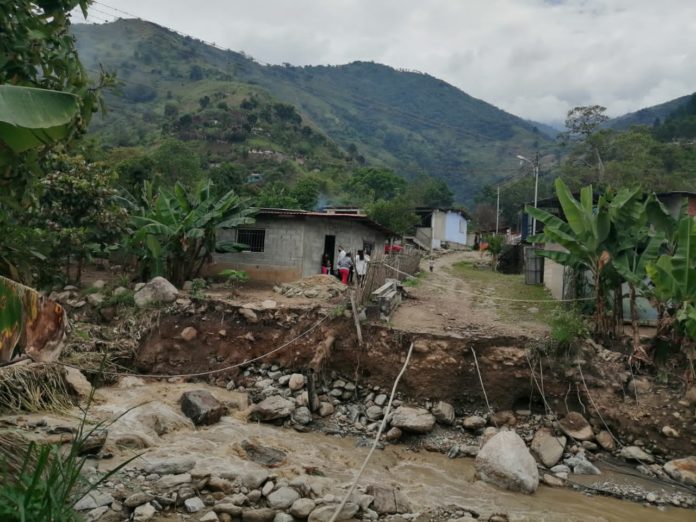 Fuertes lluvias dejaron una fallecida y daños materiales en Mérida