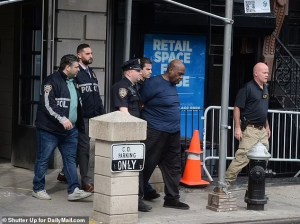 Trabajador de pizzería en Nueva York vio a Frank James desgarrarse en llanto tras el atentado en el metro