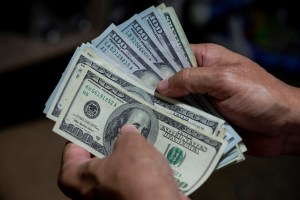 ¿Cuáles son las medidas que podría tomar el régimen de Maduro para frenar el dólar?