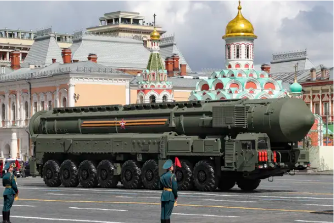 FOTOS: Así es el misil intercontinental RS-24 Yars que alardeó Putin en el “Día de la Victoria”
