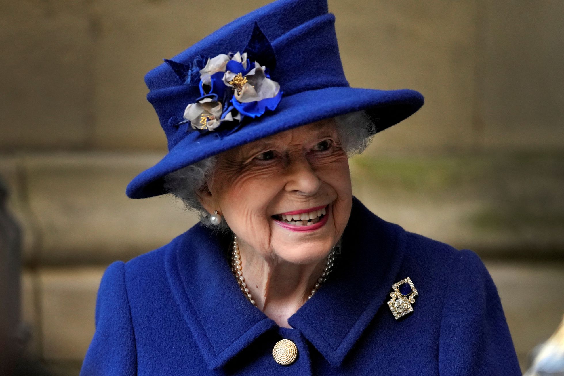 La reina Isabel II asiste a su primer gran acto del jubileo tras sus problemas de salud
