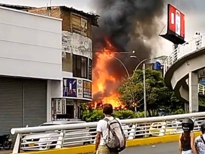 Venezolanos perdieron sus viviendas luego de incendio en el centro de Cali (Videos)