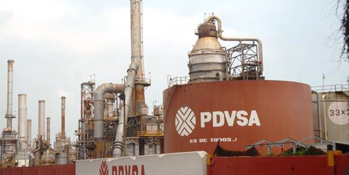 Irán ha comenzado a refinar su petróleo crudo en Venezuela, informan medios iraníes