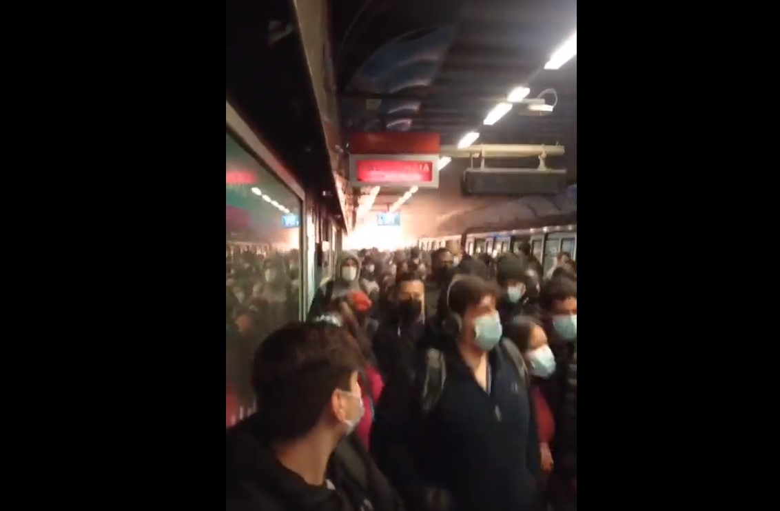 EN IMÁGENES: pánico en el metro de Santiago de Chile tras una explosión provocada por una falla eléctrica