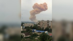 Bombardeo ruso impactó un tanque de ácido nítrico en Severodonetsk